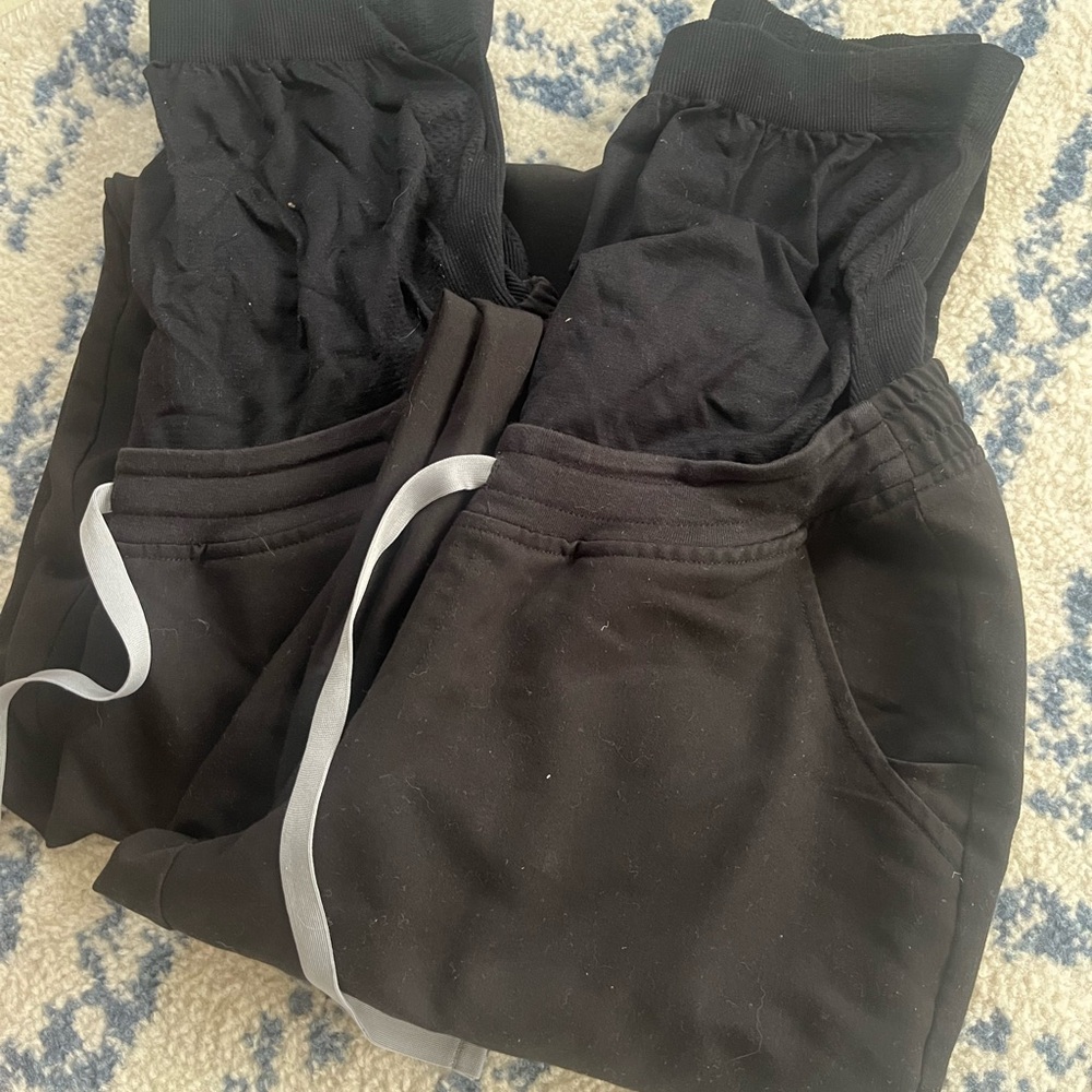 2 pairs jogger maternity Fig scrub pants , black